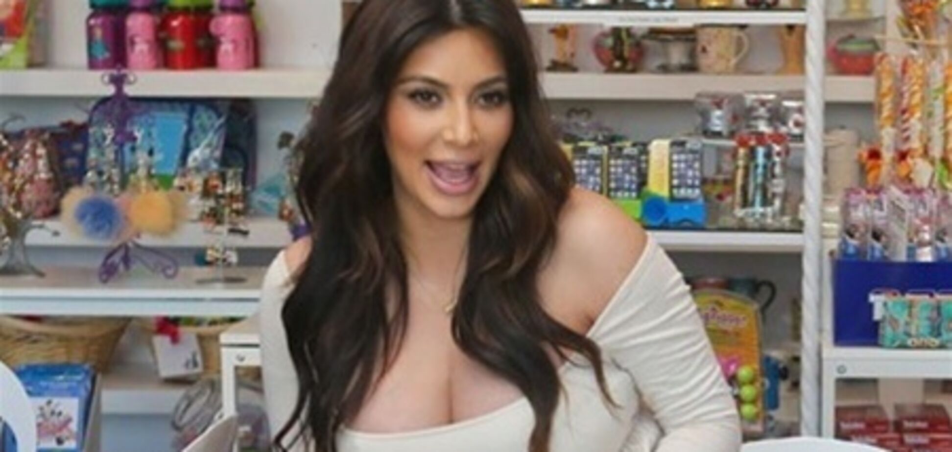 Ким Кардашян полакомилась йогуртом в Sweets Harts. Фото