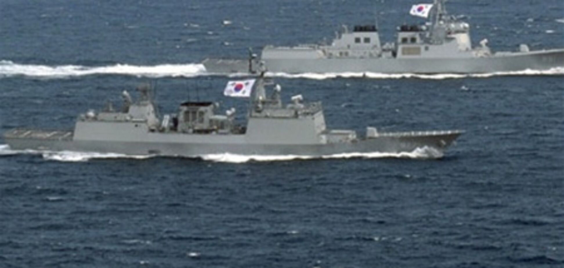 Южная Корея вывела в море ракетные эсминцы