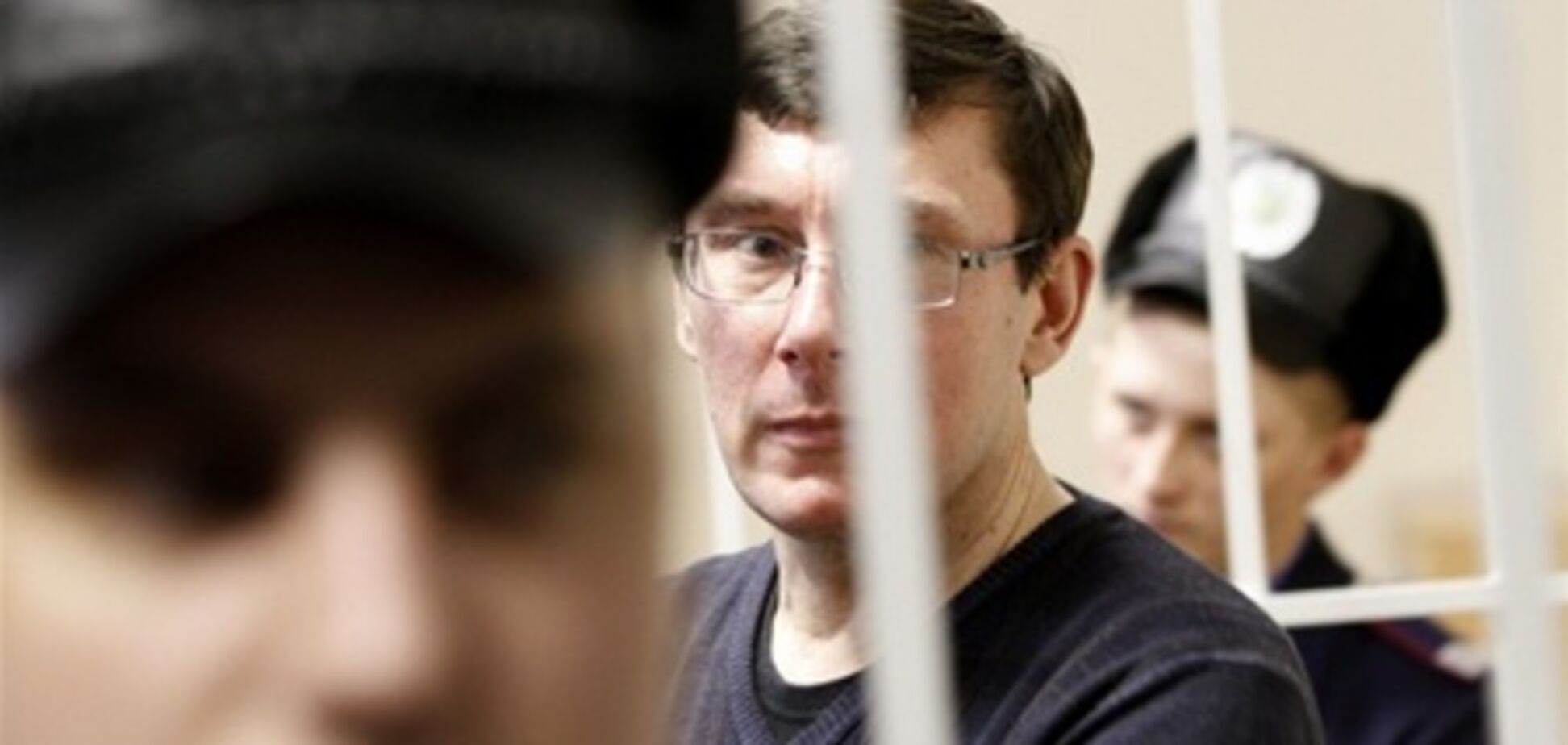 Гособвинение: защита Луценко пытается запутать суд