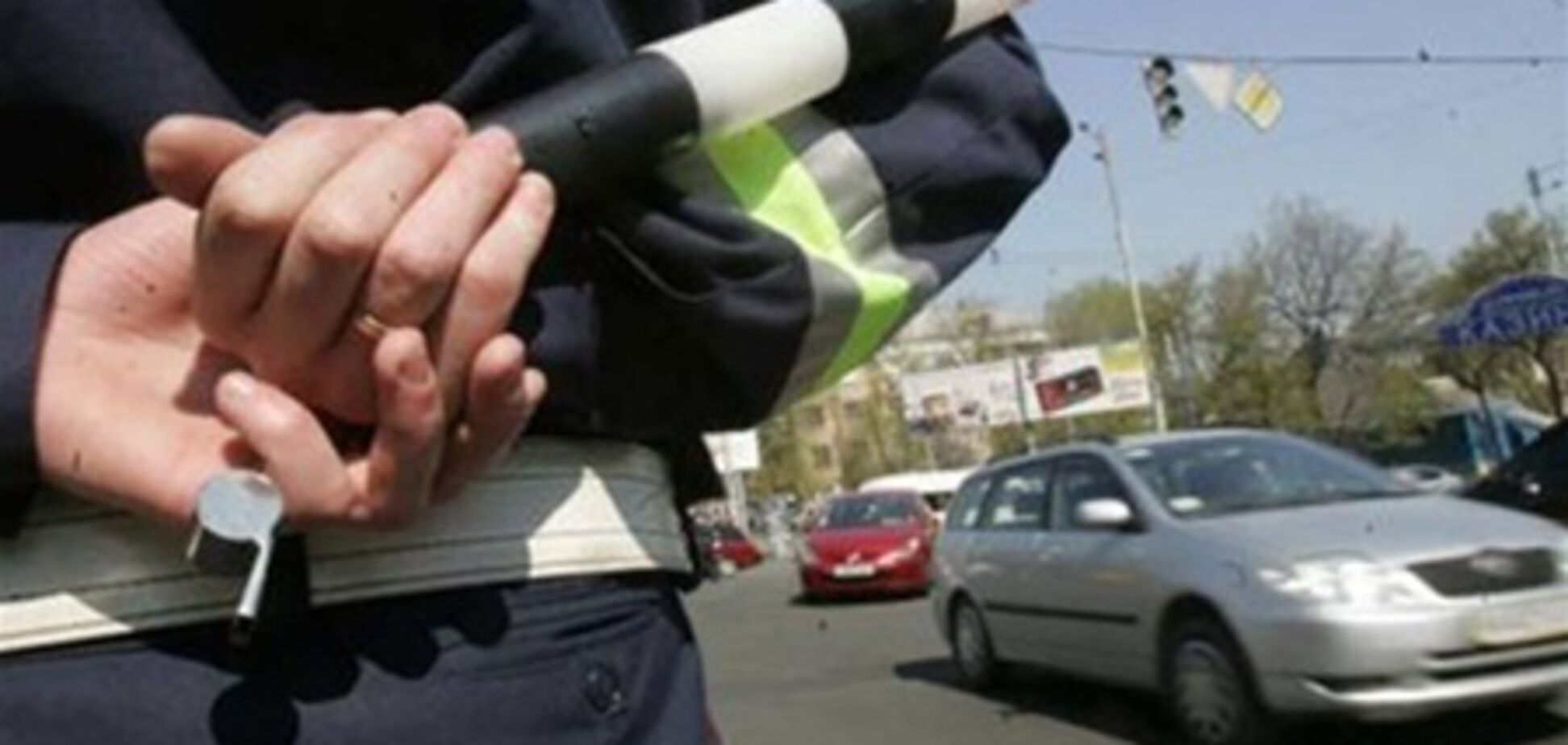 На Киевщине водитель избил двух гаишников