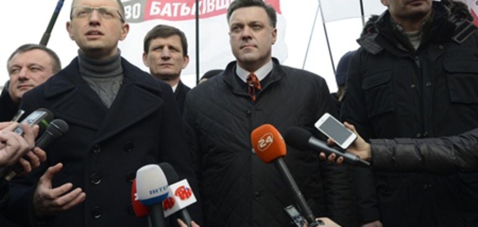 Яценюк, Кличко и Тягнибок вызваны в суд за блокирование Рады