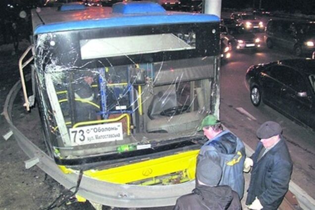 ДТП на Московском мосту: выпавшая из автобуса женщина в реанимации