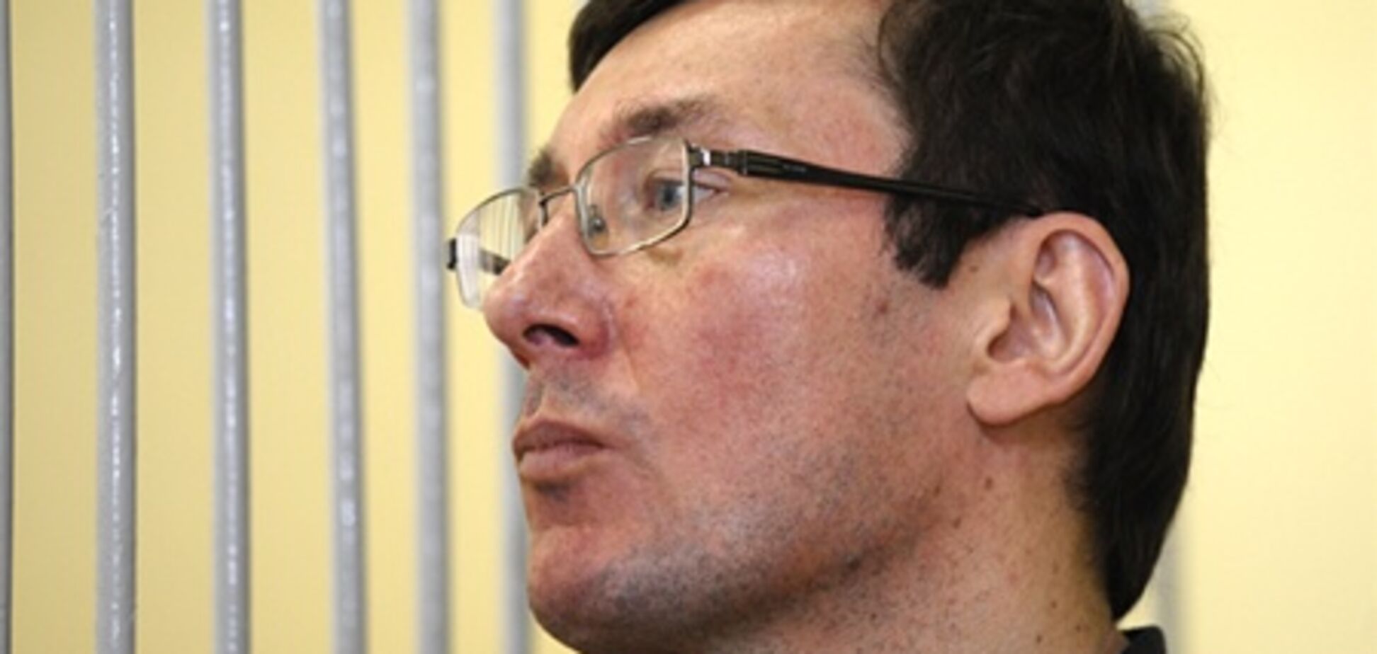 Експерт: Луценко виверне комір навиворіт всю опозицію
