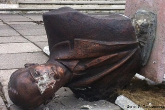 На Львівщині зруйновано пам'ятник Бандері