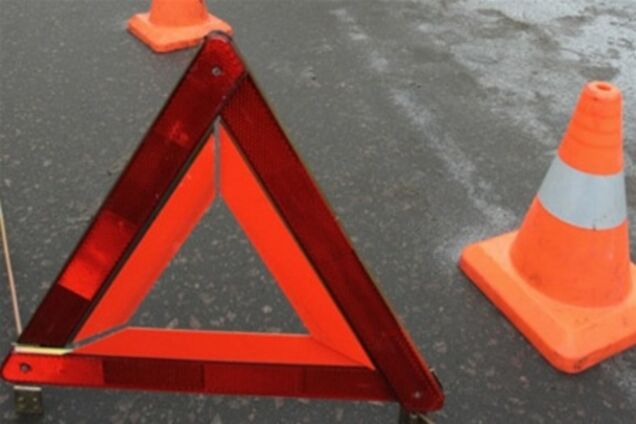 На Житомирской трассе столкнулись две легковушки. Видео