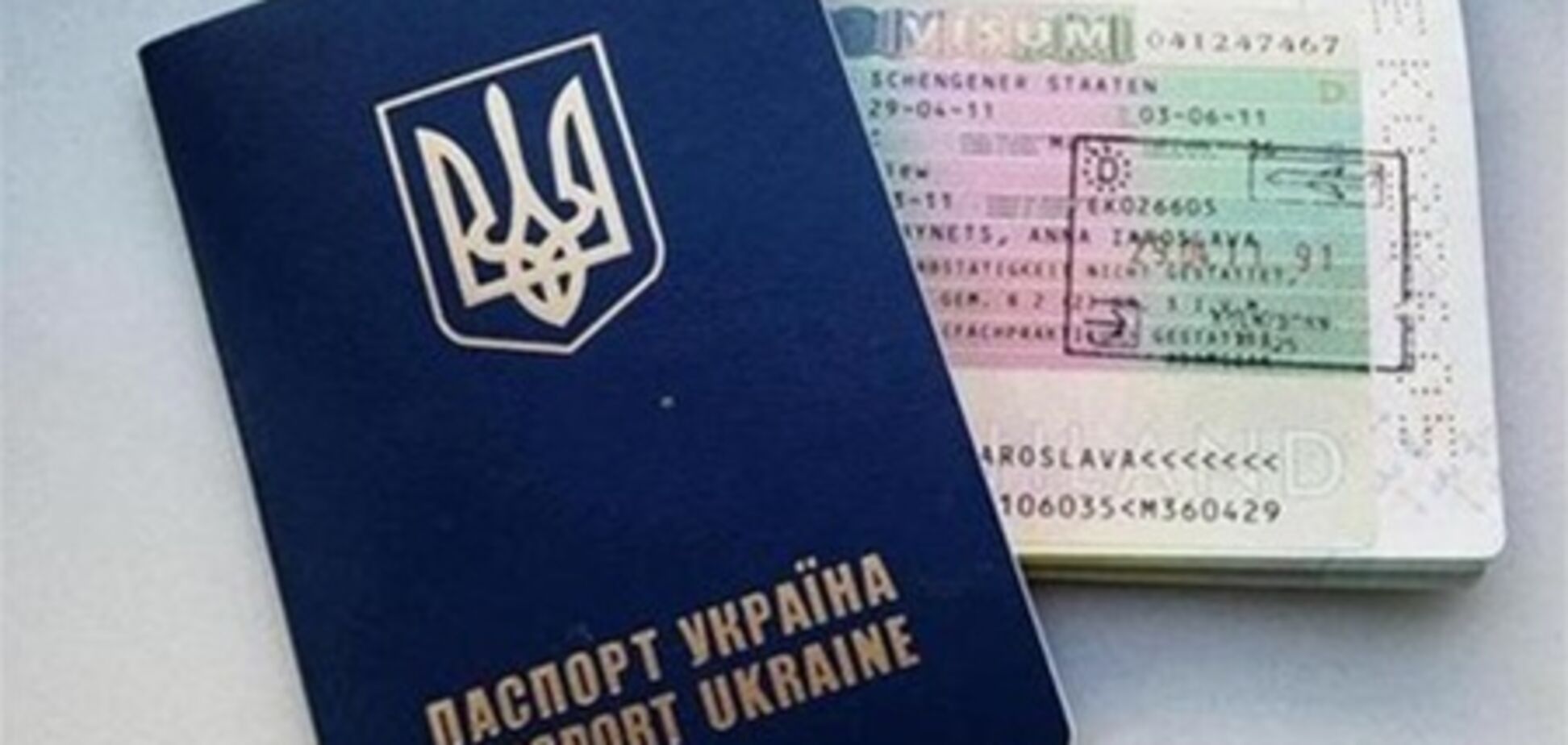 Янукович одобрил упрощение виз с ЕС