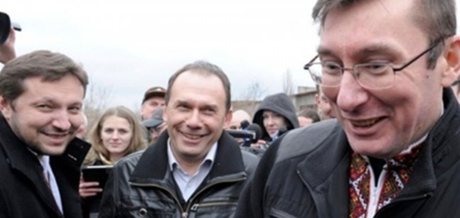 Стець: Янукович отпустил Луценко ради крестин. Видео