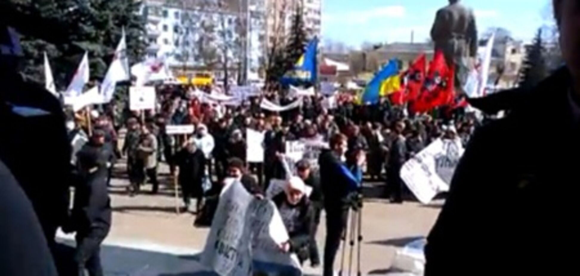 Митингующие взяли штурмом Житомирский облсовет 