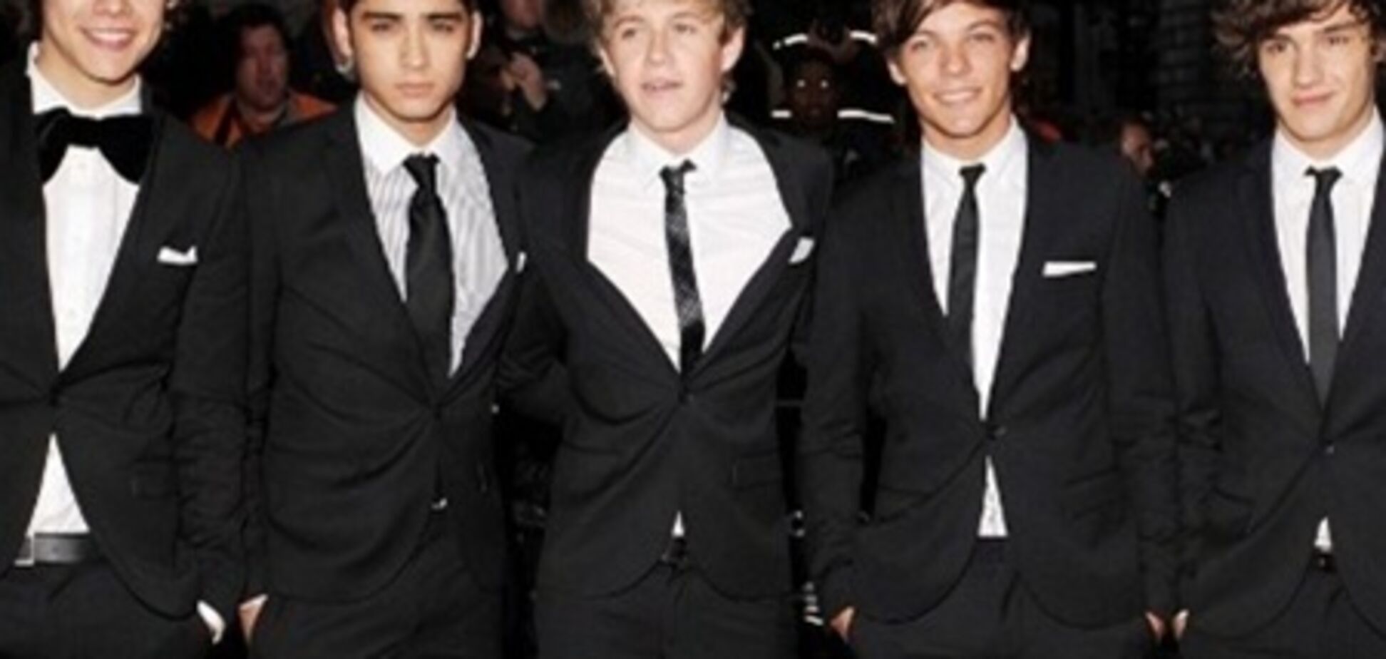 Солист One Direction потерял штаны на сцене. Видео