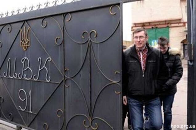 Луценко во вторник станет кумом Стеця и Порошенко