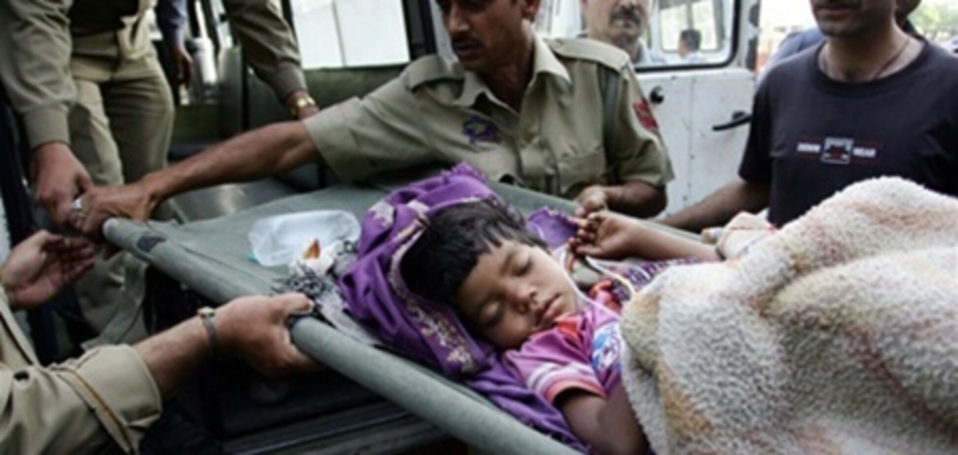 Землетрясение в Индии обвалило две школы: 25 детей ранены