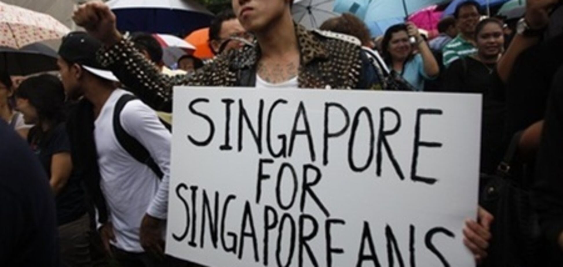 Сингапурцы против иностранных рабочих в стране
