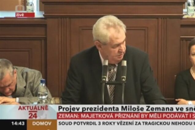 Глава чешского МИДа заснул во время выступления президента