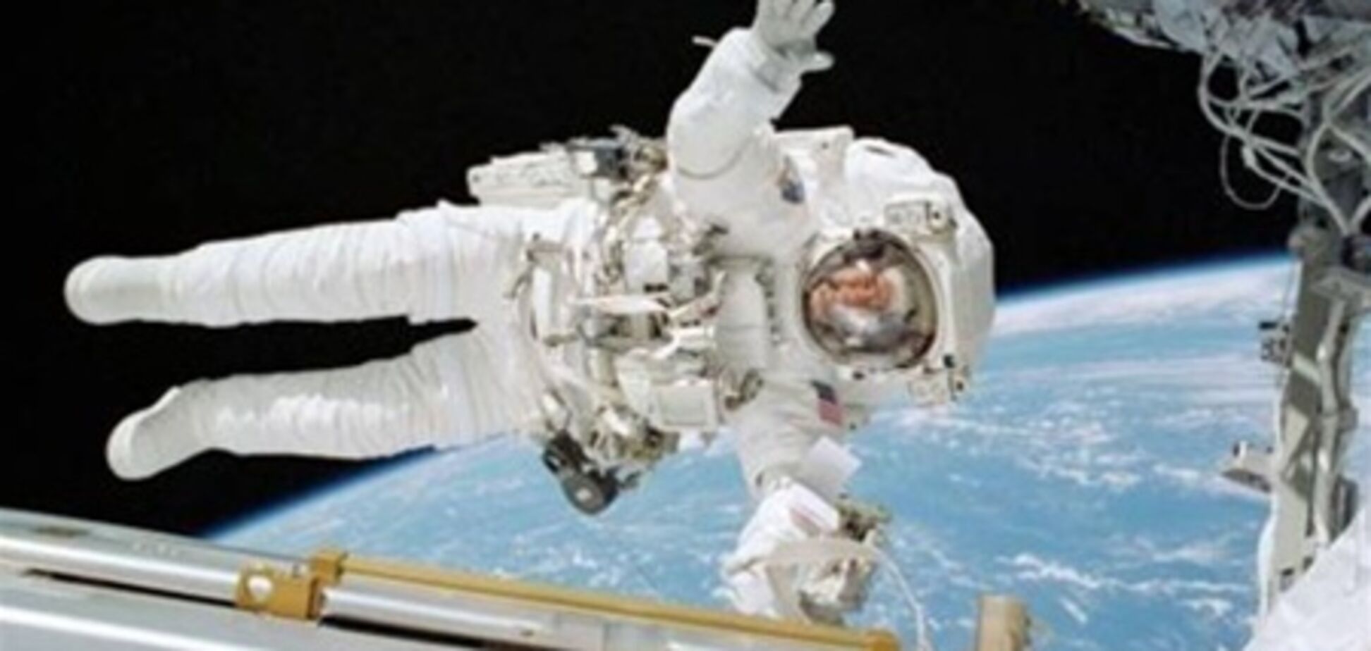 Космонавты с МКС могут выйти в космос для обнаружения места утечки аммиака