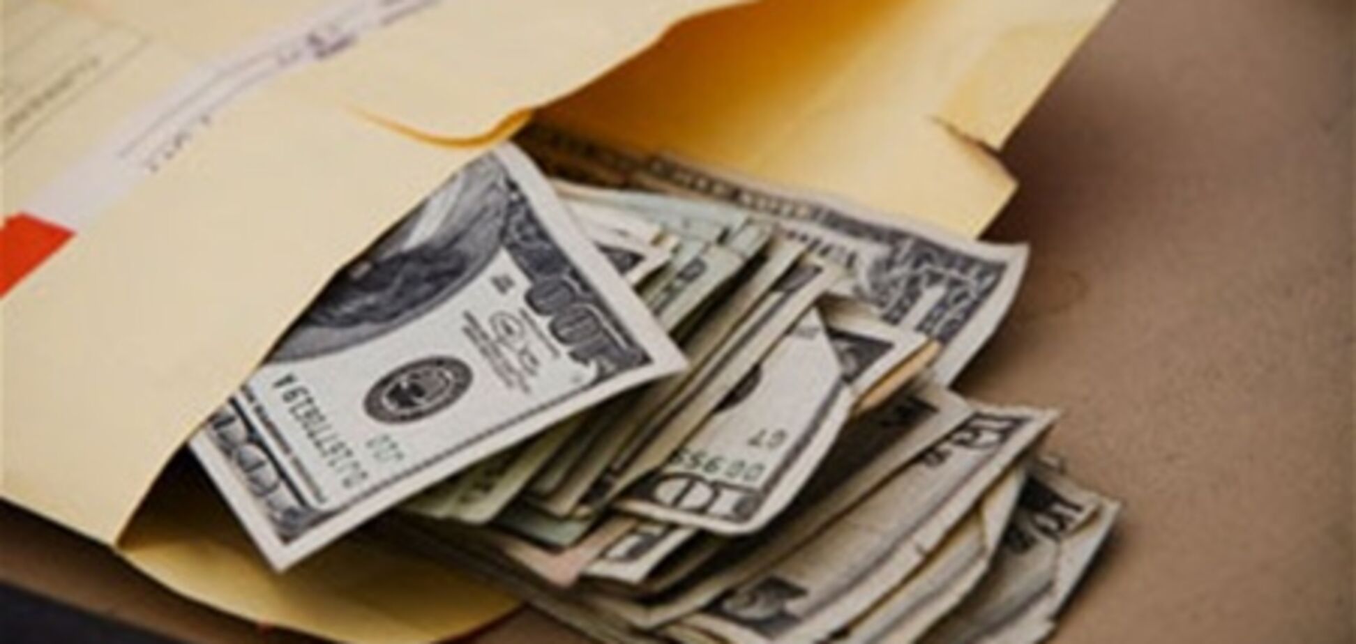 Самые большие взятки чиновники берут за недвижимость и землю