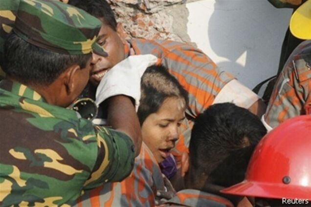 Под завалами в Бангладеш нашли выжившую