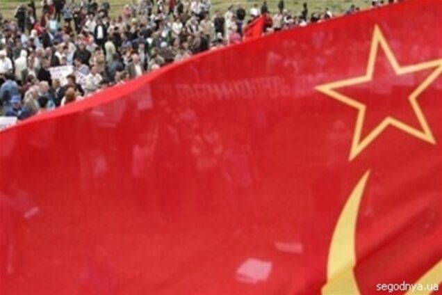 Мэру Червонограда грозит отставка за красные флаги