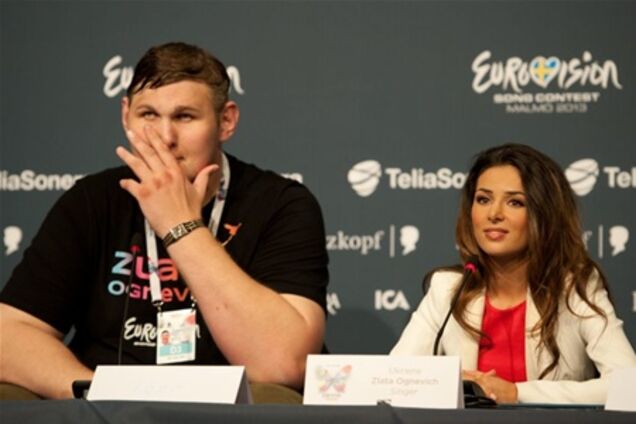 Злата сменила платье и показала великана. 5-й день репетиций. Обзор с фото