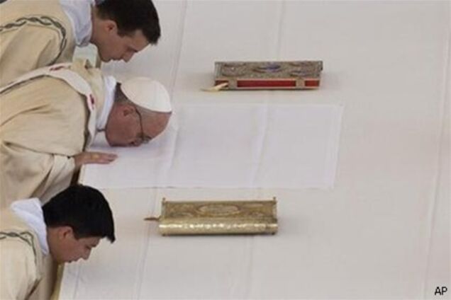 Папа Франциск провозгласил сотни новых святых