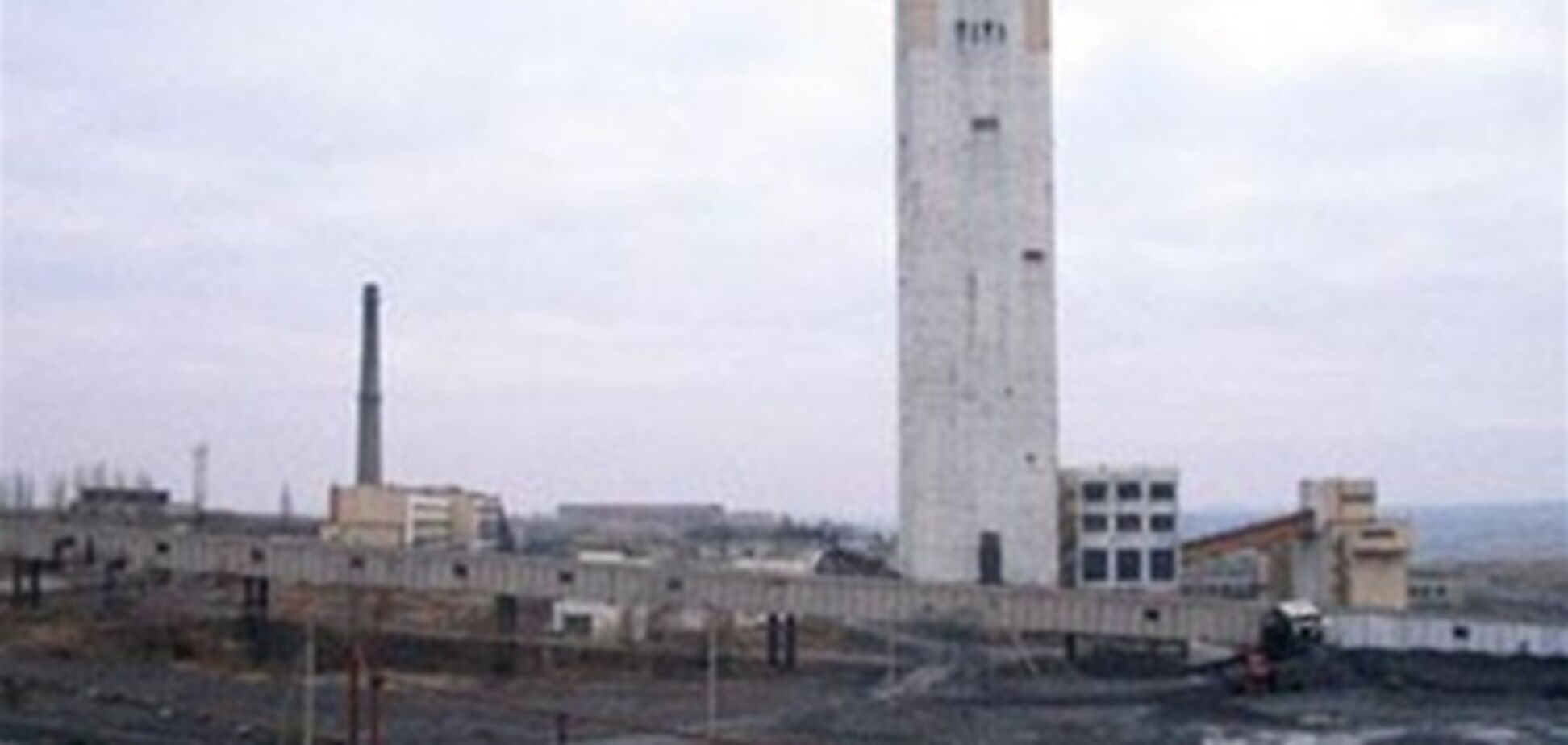 Порода засыпала горняков на шахте на Донбассе