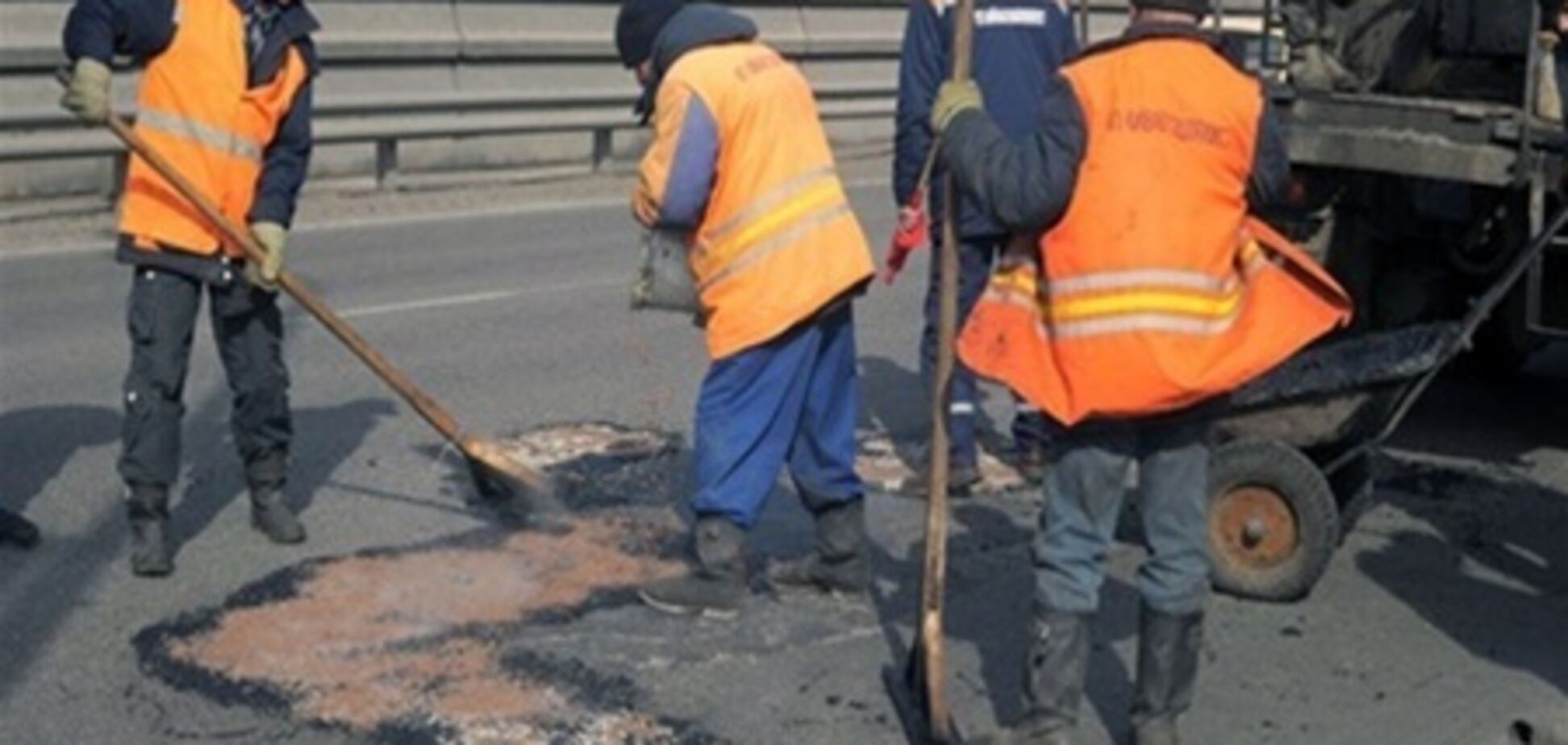 Чиновники наживались на ремонте киевских дорог 