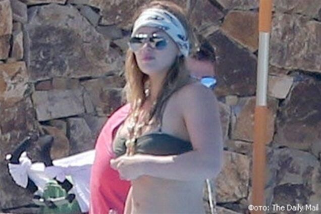 Впервые за полтора года Хилари Дафф надела бикини