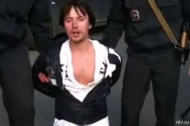 Витас на своем Infiniti сбил женщину и попытался скрыться. Видео