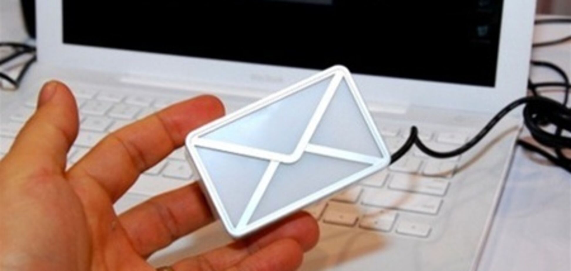 Окунская выложила в Сеть личную почту Власенко