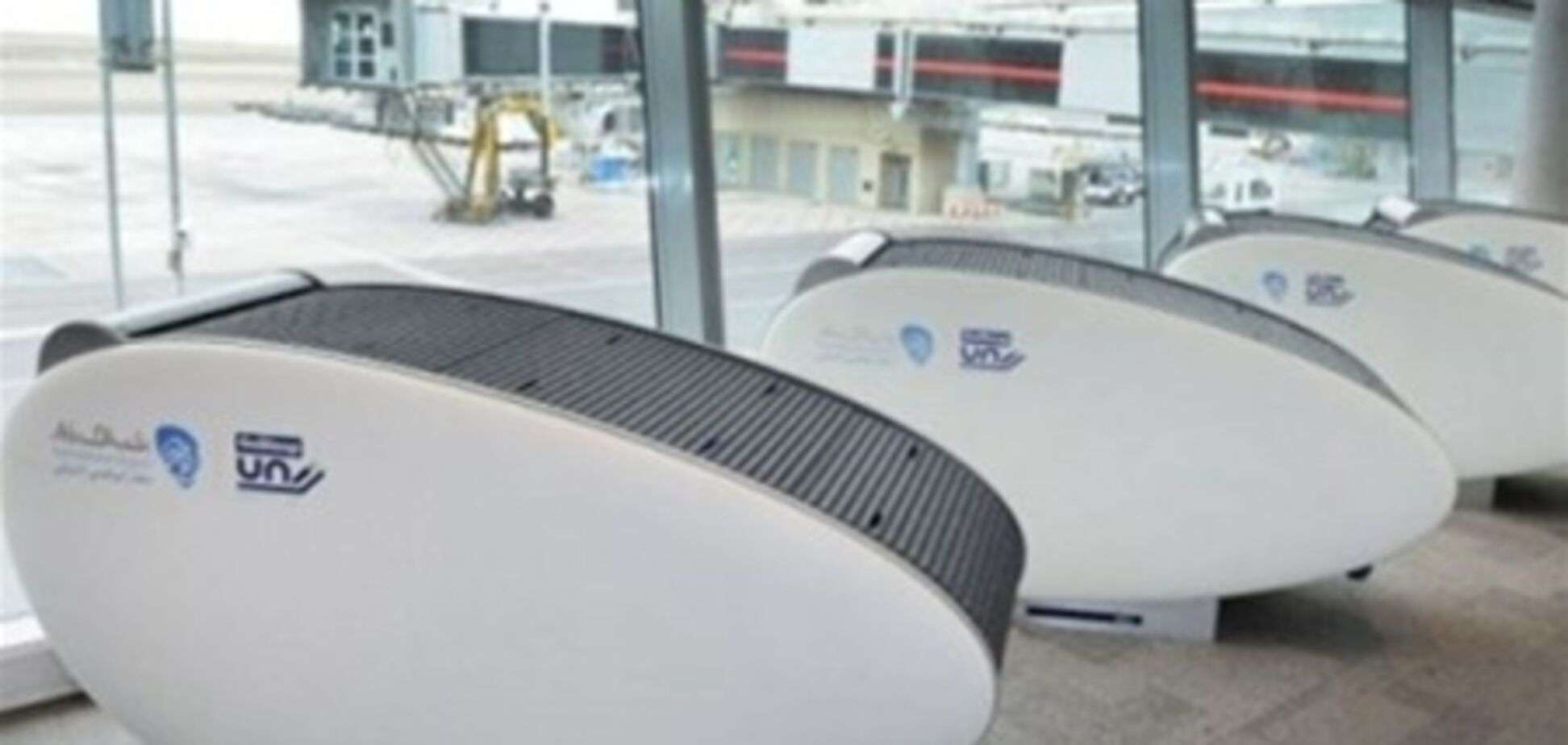 В аэропорту Абу-Даби установили спальные коконы