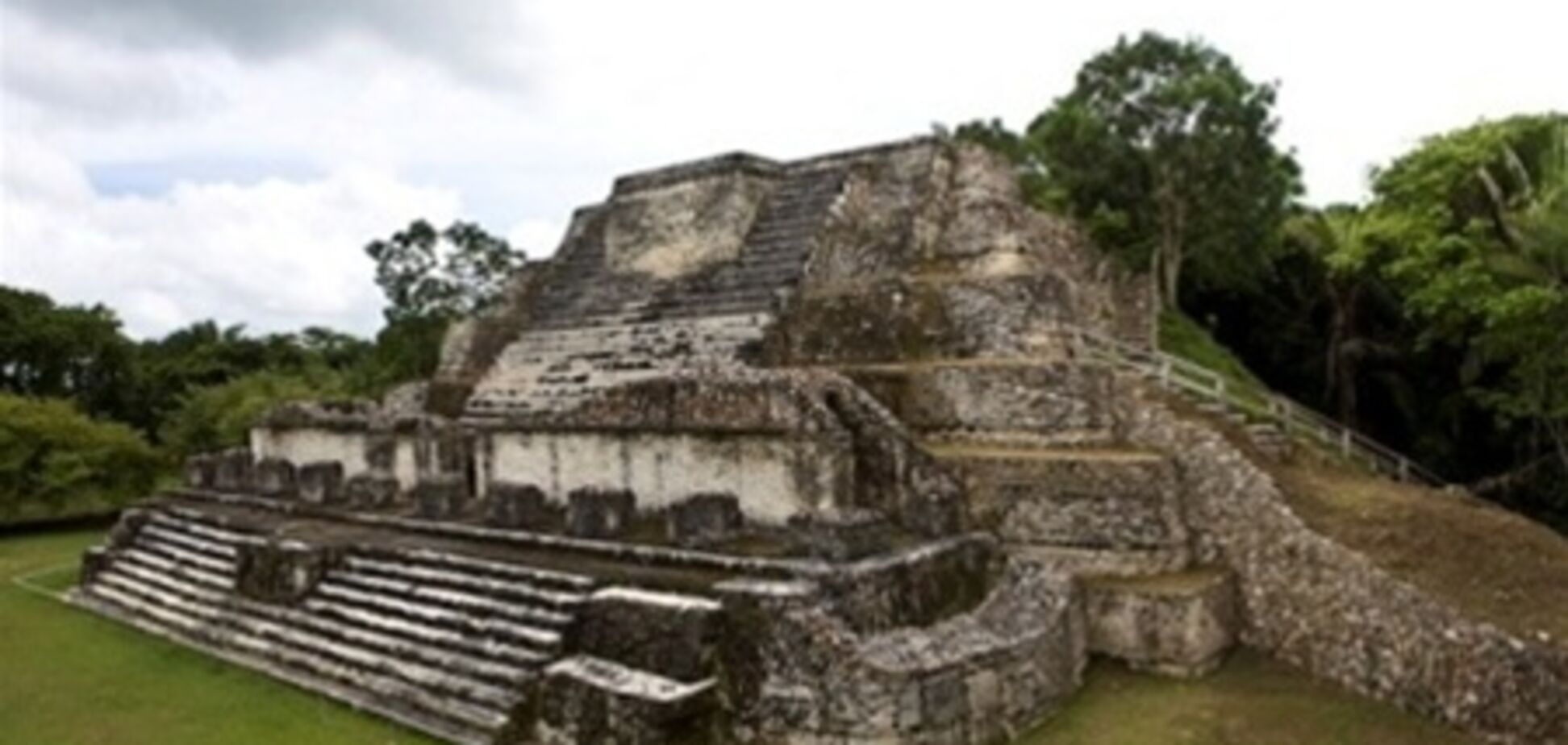 Будівельники знесли піраміду майя в Белізі