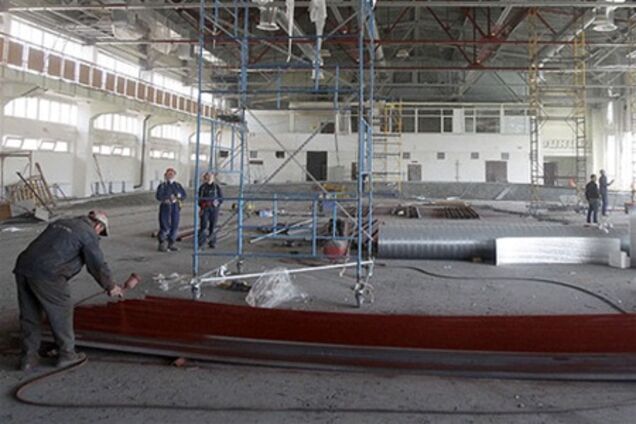 Разрушенный Аделаджей манеж восстановят ко Дню Киева