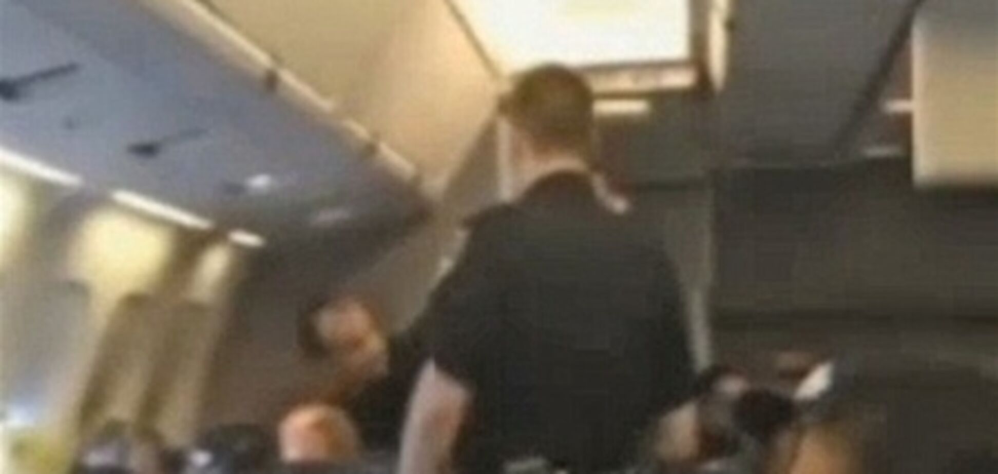 Співоча пасажирка змусила літак здійснити аварійну посадку