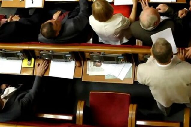 Депутата от ПР снова поймали на 'кнопкодавстве'