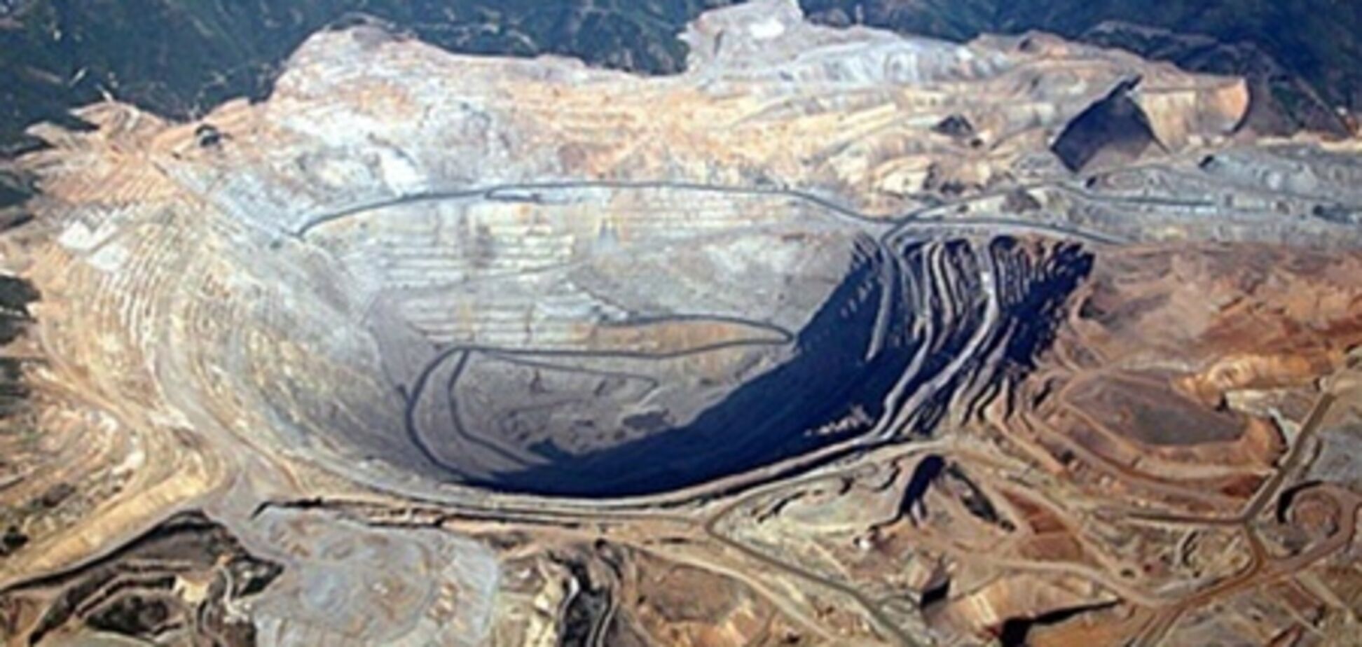 Обвал шахти в Індонезії: гірники під завалами