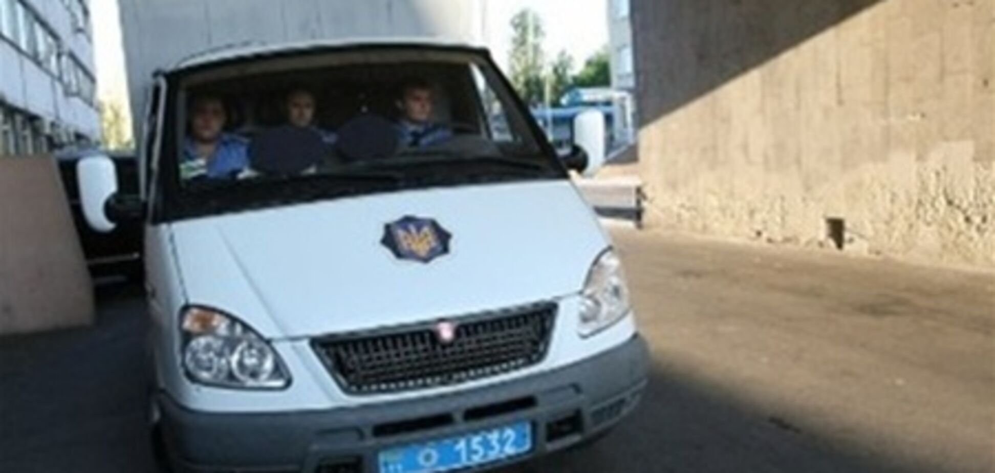 К больнице Тимошенко пригнали автозак, скорую и 'Беркут'