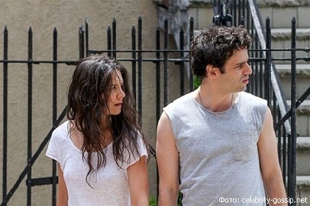 Кэти Холмс играет в любовь с Люком Кирби