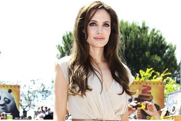 Голливудские коллеги одобрили двойную мастэктомию Джоли