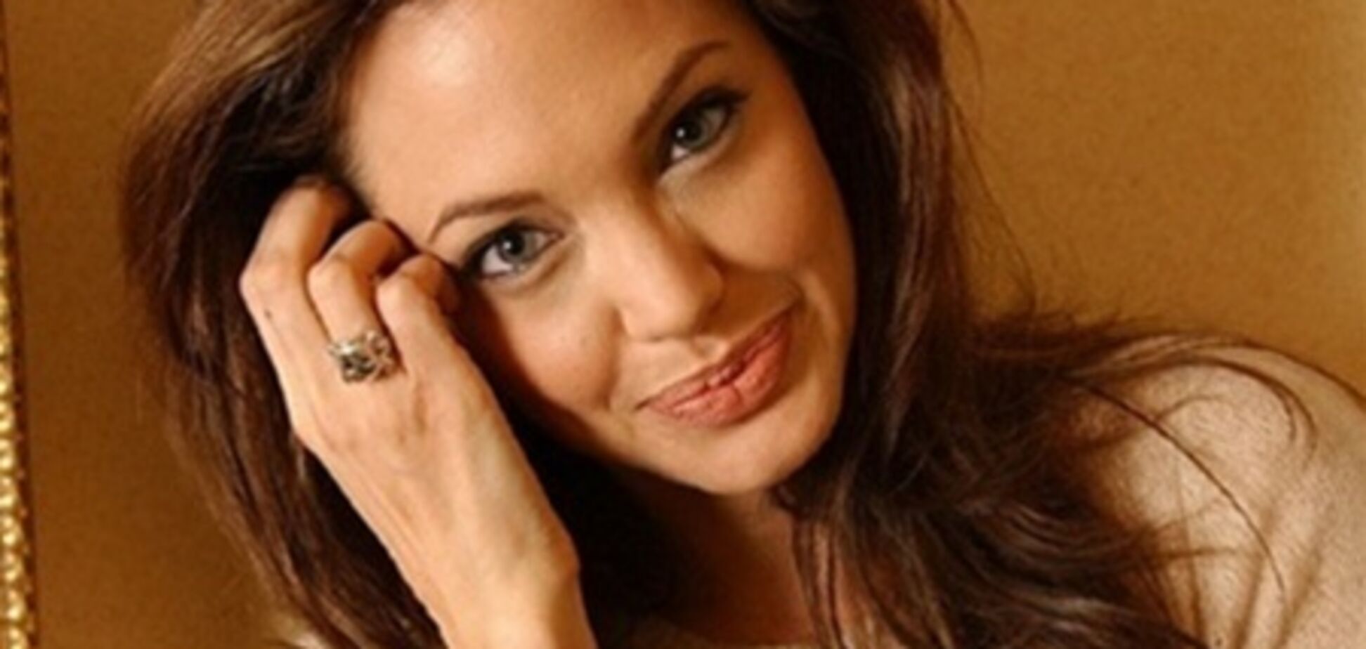 Анджелина Джоли решила удалить еще и яичники