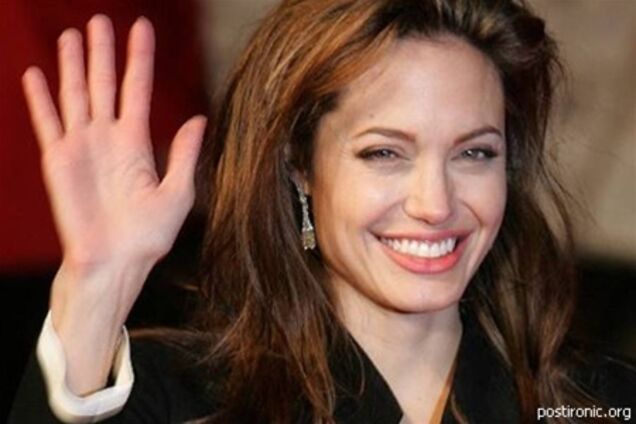 Джоли собирается удалить себе еще и яичники