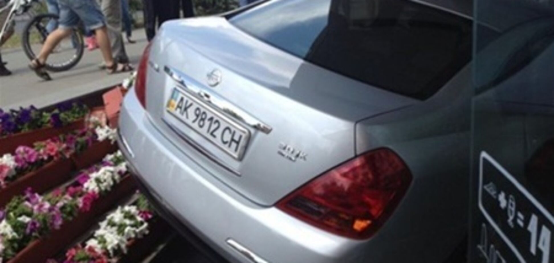 Прокуратура: в ресторан въехала не жена прокурора