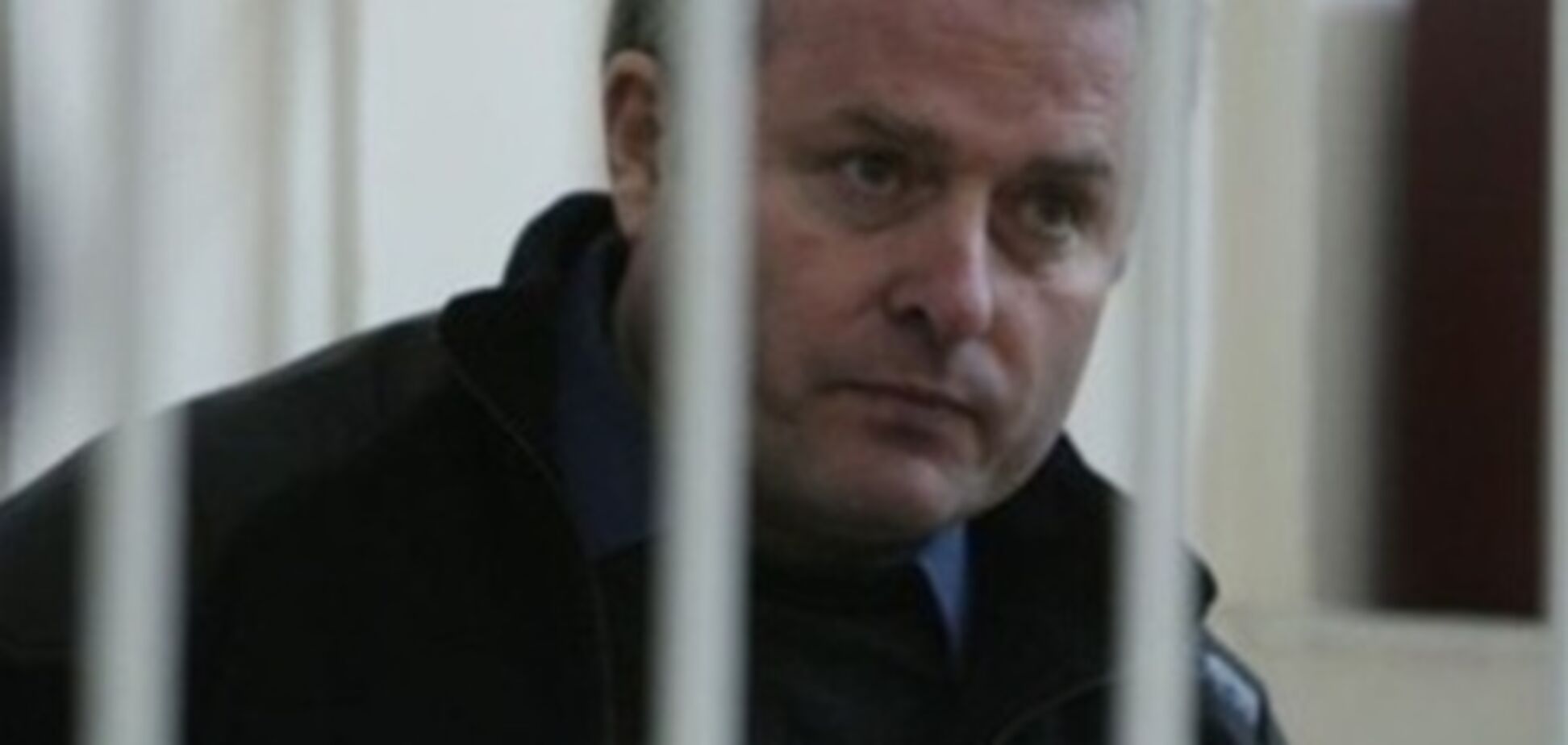 Лозинский в тюрьме живет в 7 комнатах и ест черную икру