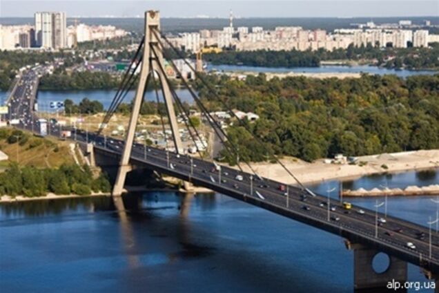 Московский мост перекроют из-за ремонта