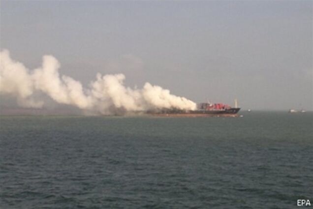 Судно с украинцами на борту сгорело в порту Японии