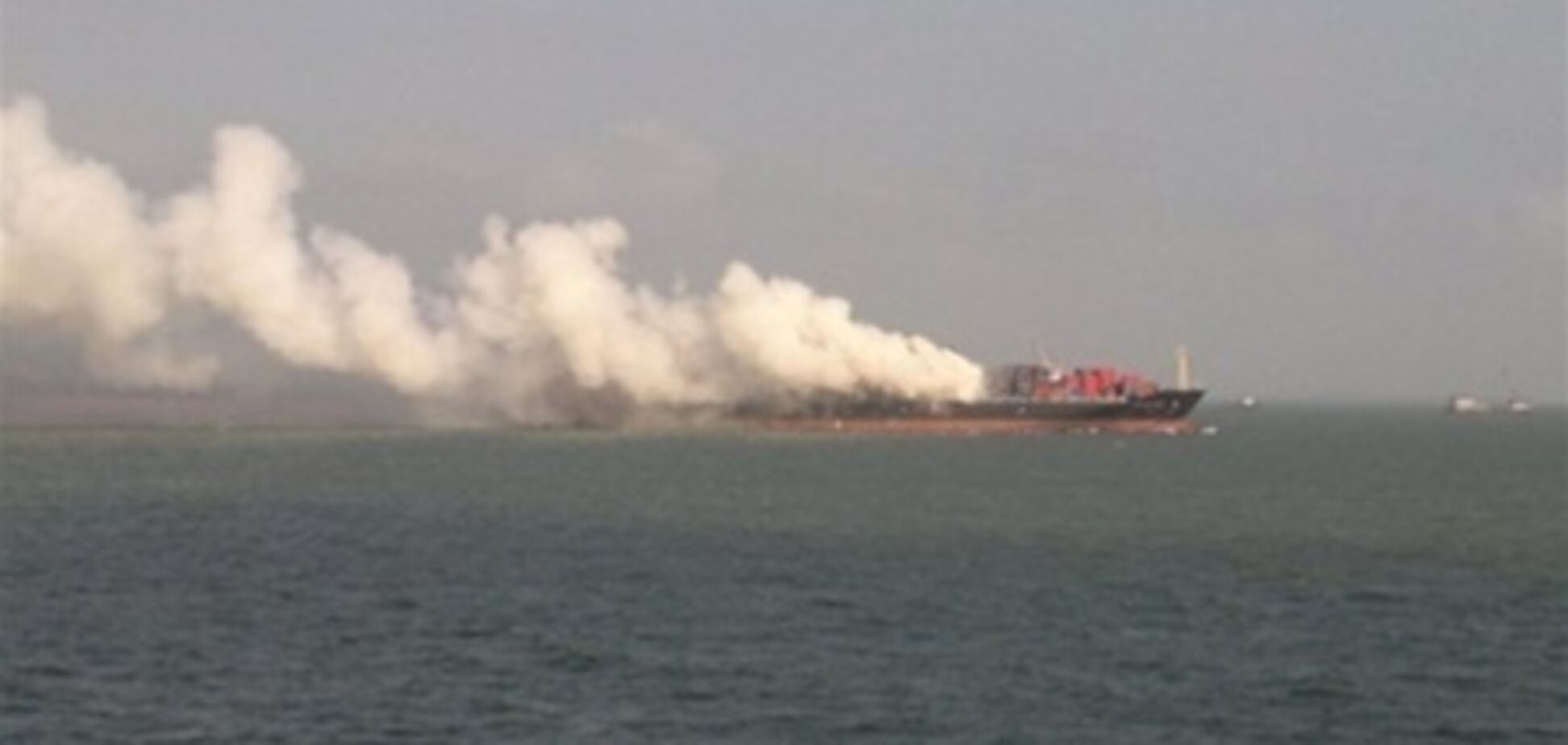 Судно с украинцами на борту сгорело в порту Японии
