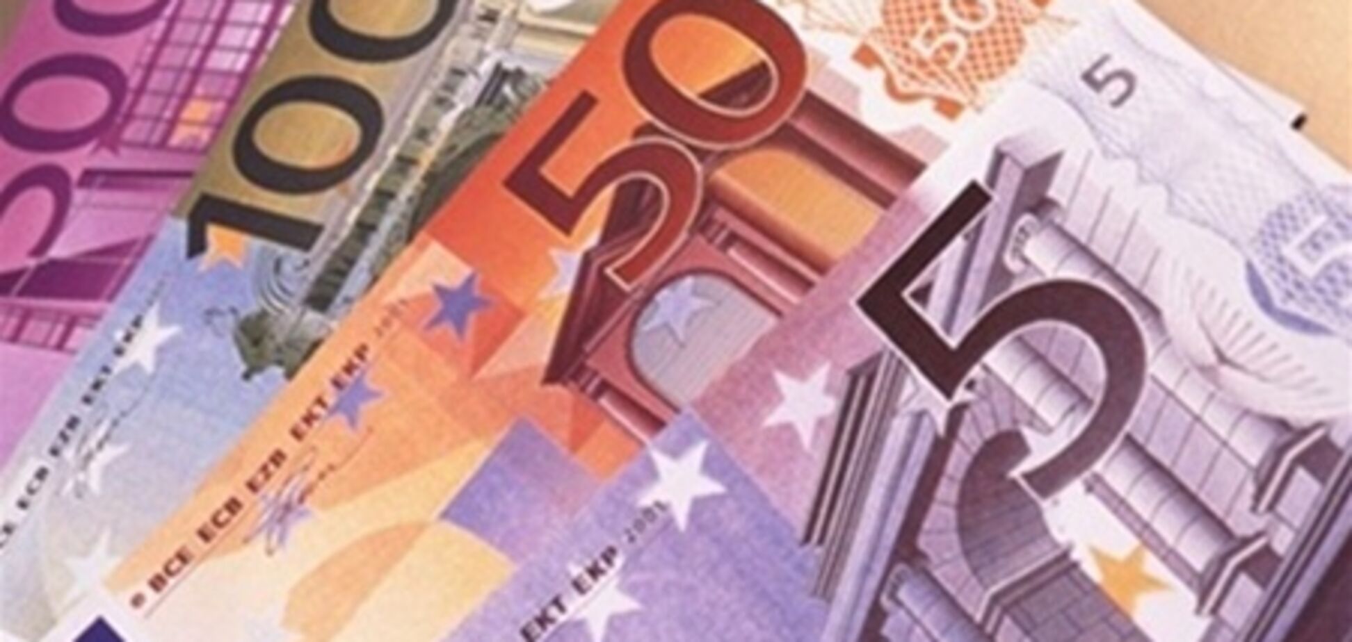 Межбанк закрылся незначительным повышением евро