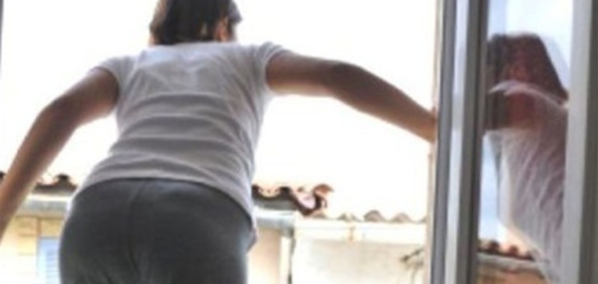 У Москві з вікна викинулася дівчина, якій мати не дозволила стати чоловіком