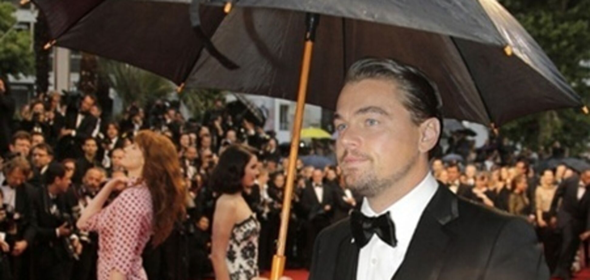 Звезды промокли на красной дорожке в Каннах. Фото. Видео