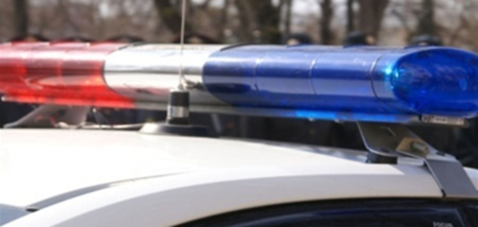 В Киеве авто чуть не въехало в угол дома