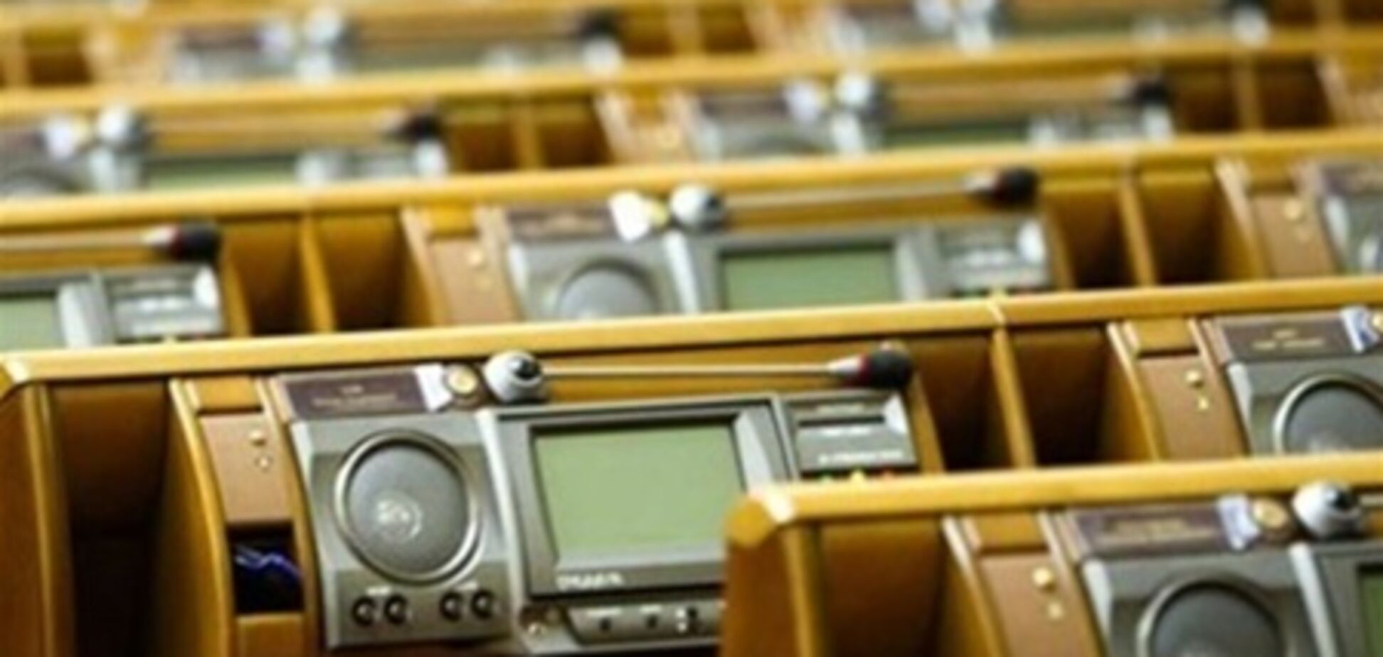 Азаров проти скасування депутатської недоторканності