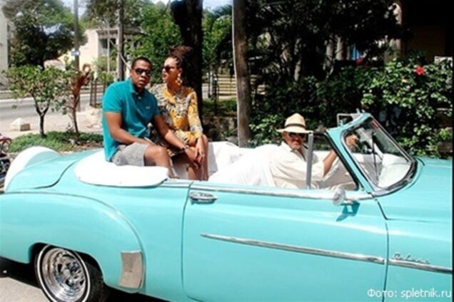 Бейонсе показала снимки из скандальной поездки